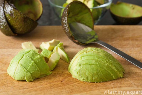 Разрезанный авокадо