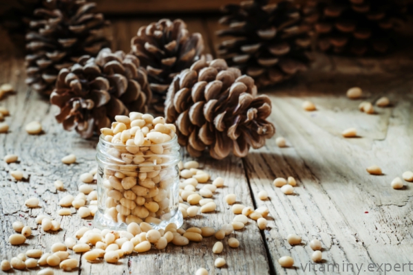Какие витамины и минералы содержатся, какова калорийность кедрового ореха?
